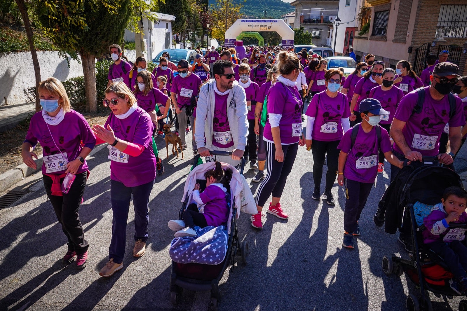 1.500 personas se reúnen en la quinta edición de la carrera #PonteEnMarchaYA de Lecrín, una fiesta comarcal en la que Rafael Torres y Catherine Walkley alcanzan la meta en primer lugar 