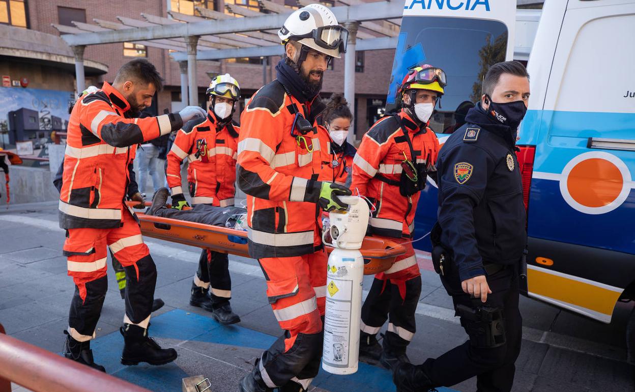 Traslado del herido el pasado sábado.