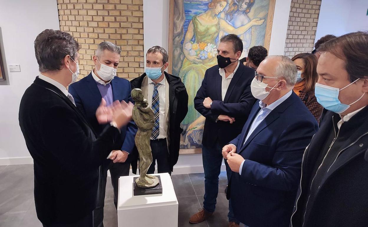 Inauguración de la exposición en la que han participado entre otros el alcalde de Jaén, los delegados de Educación y Cultura, el diputado provincial de cultura y los concejales de Participación Ciudadana y de Cultura y Patrimonio. 