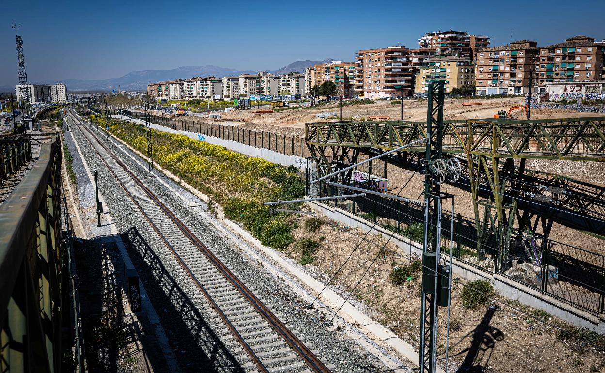 La Junta exige «ambición» al Gobierno y reclama fondos para el Corredor Mediterráneo