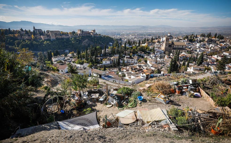 Las cuevas del cerro de San Miguel tienen unas vistas espléndidas de la Alhambra y el Albaicín.