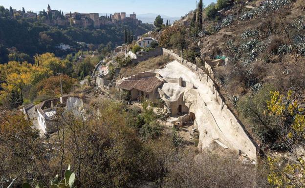 EL Ayuntamiento no ha concedido ninguna licencia de obra en el Sacromonte y sin embargo hay cuevas en proceso de transformación.