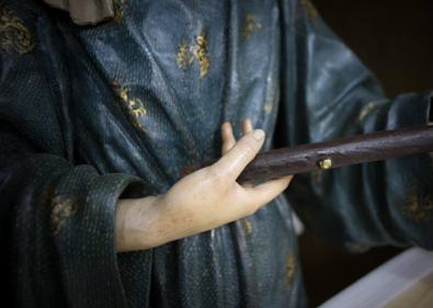 Imagen secundaria 1 - Detalles de la talla de Santa Margarita de Cortona. 