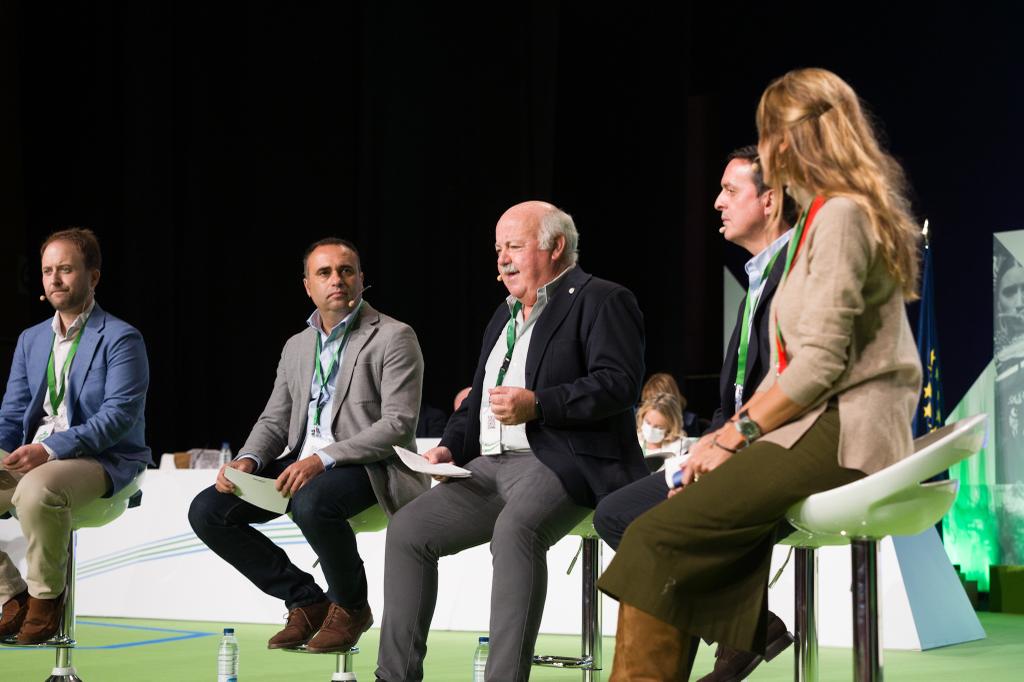 Ambiente en el congreso del PP andaluz en el Palacio de Congresoos