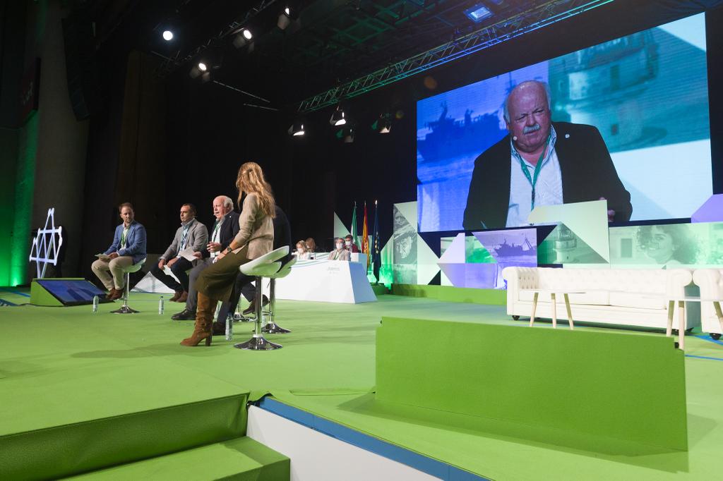 Ambiente en el congreso del PP andaluz en el Palacio de Congresoos