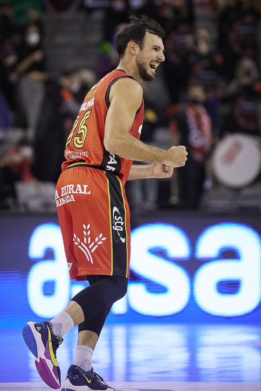 Jugadas del partido entre el Covirán y el Lleida