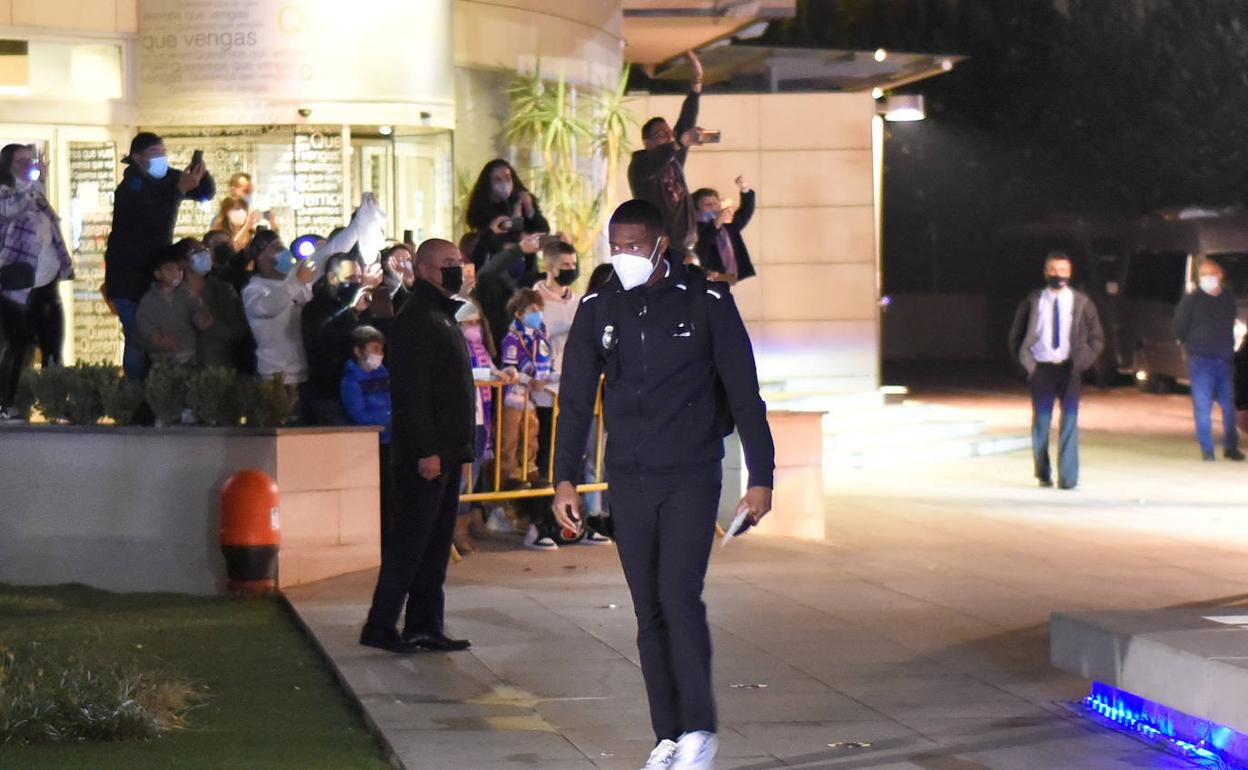 Alaba, al llegar al hotel. 