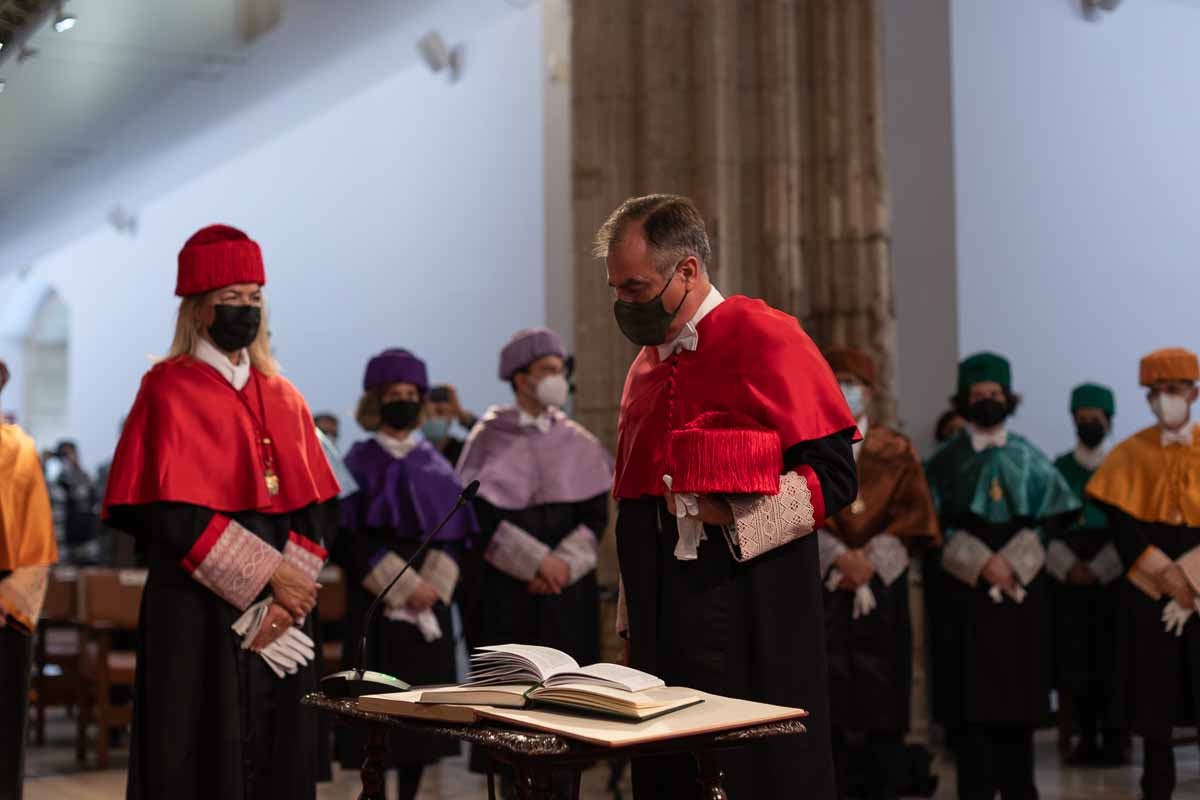 La UGR celebra el acto de investidura de sus nuevos doctores.