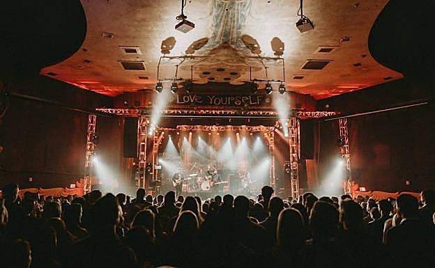 Interior del Granada de Dallas, durante un concierto. 