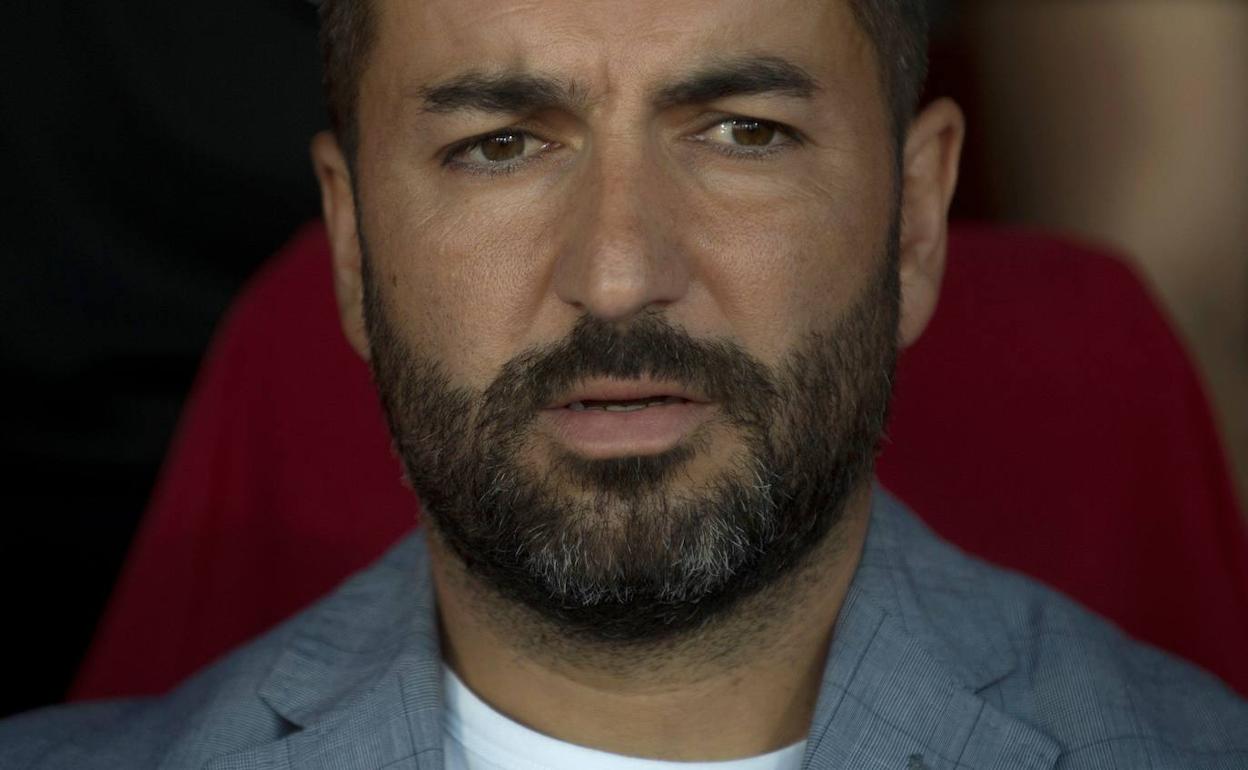 Diego Martínez, en una foto de archivo mientras entrenó al Granada. 