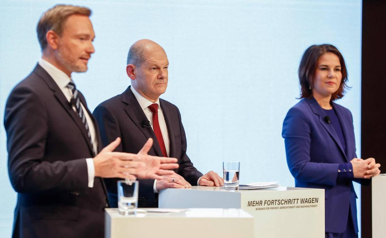 Christian Lindner, Olaf Scholz y Annalena Baerbock. 