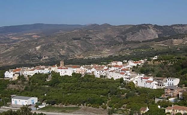 Imagen principal - Imágenes de Murchas, de su iglesia y del Castillo de la Lojuela