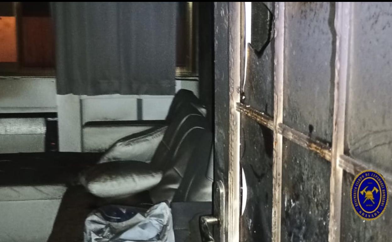 Un niño trasladado al centro de salud y 13 personas atendidas tras un incendio en Pradollano