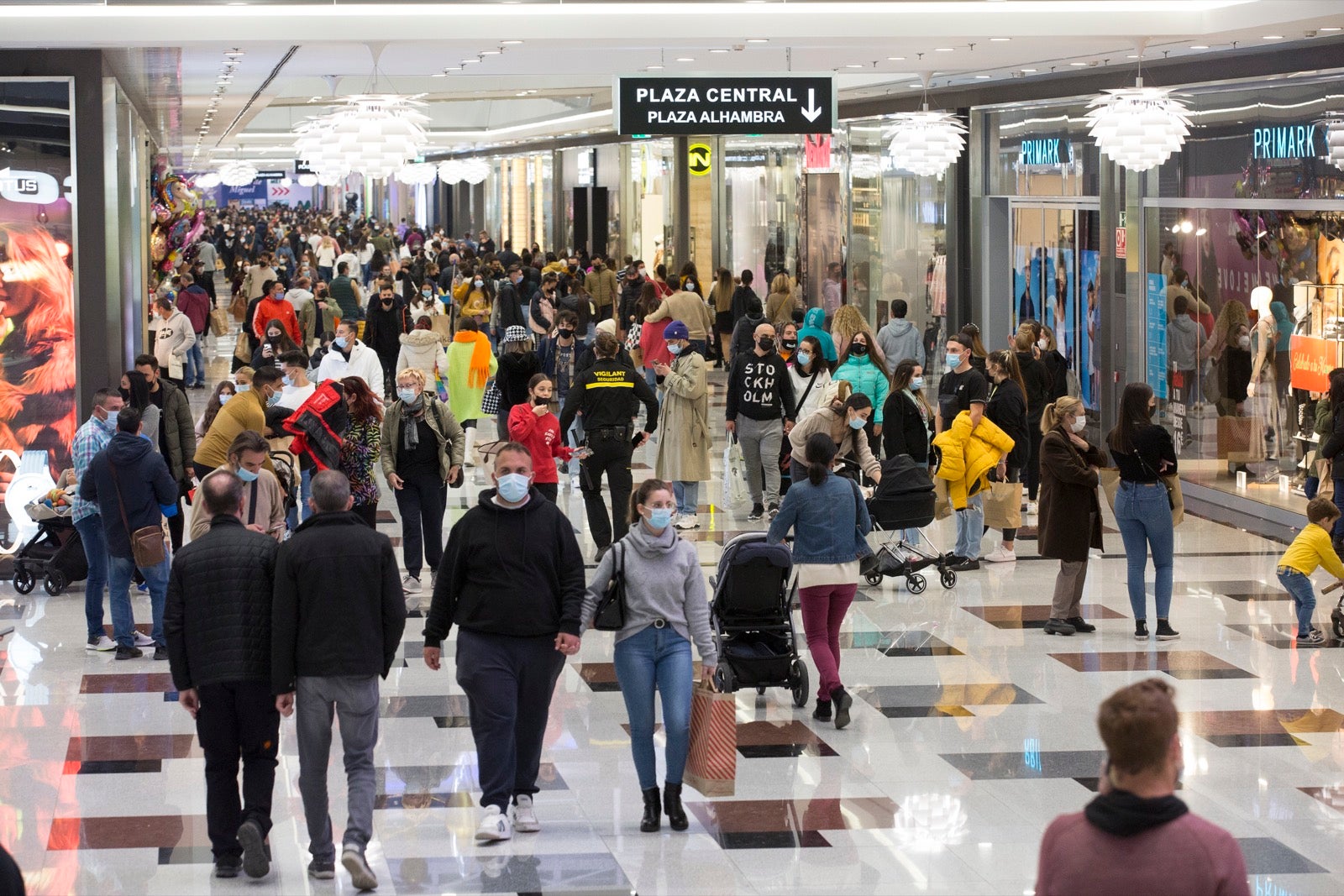 Fotos: Miles de personas en el Black Friday del Nevada Shopping