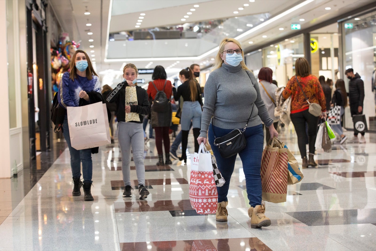 Fotos: Miles de personas en el Black Friday del Nevada Shopping