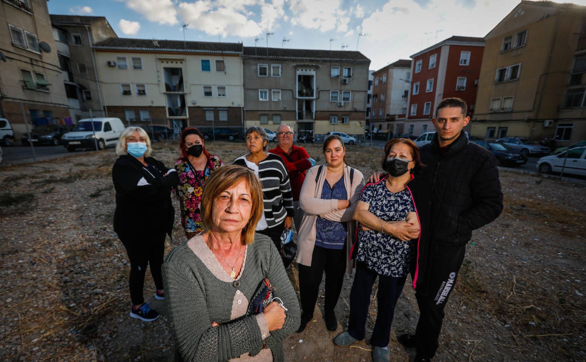 Vecinos de Santa Adela aguardan a que arranque de una vez las obras de la nueva promoción.