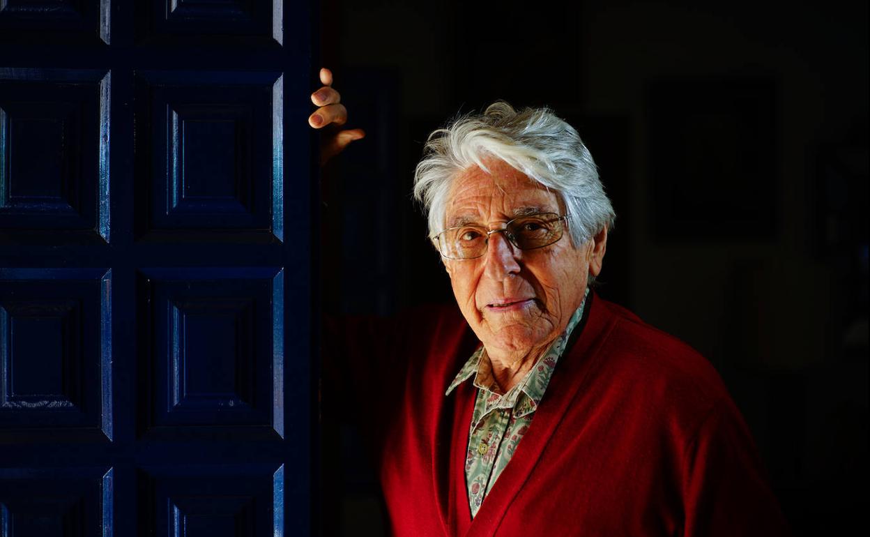 Alfredo Amestoy posa para IDEAL en su casa de Motril.