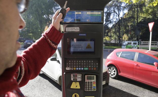 La nueva medida de la DGT por la que pagarán más los coches grandes