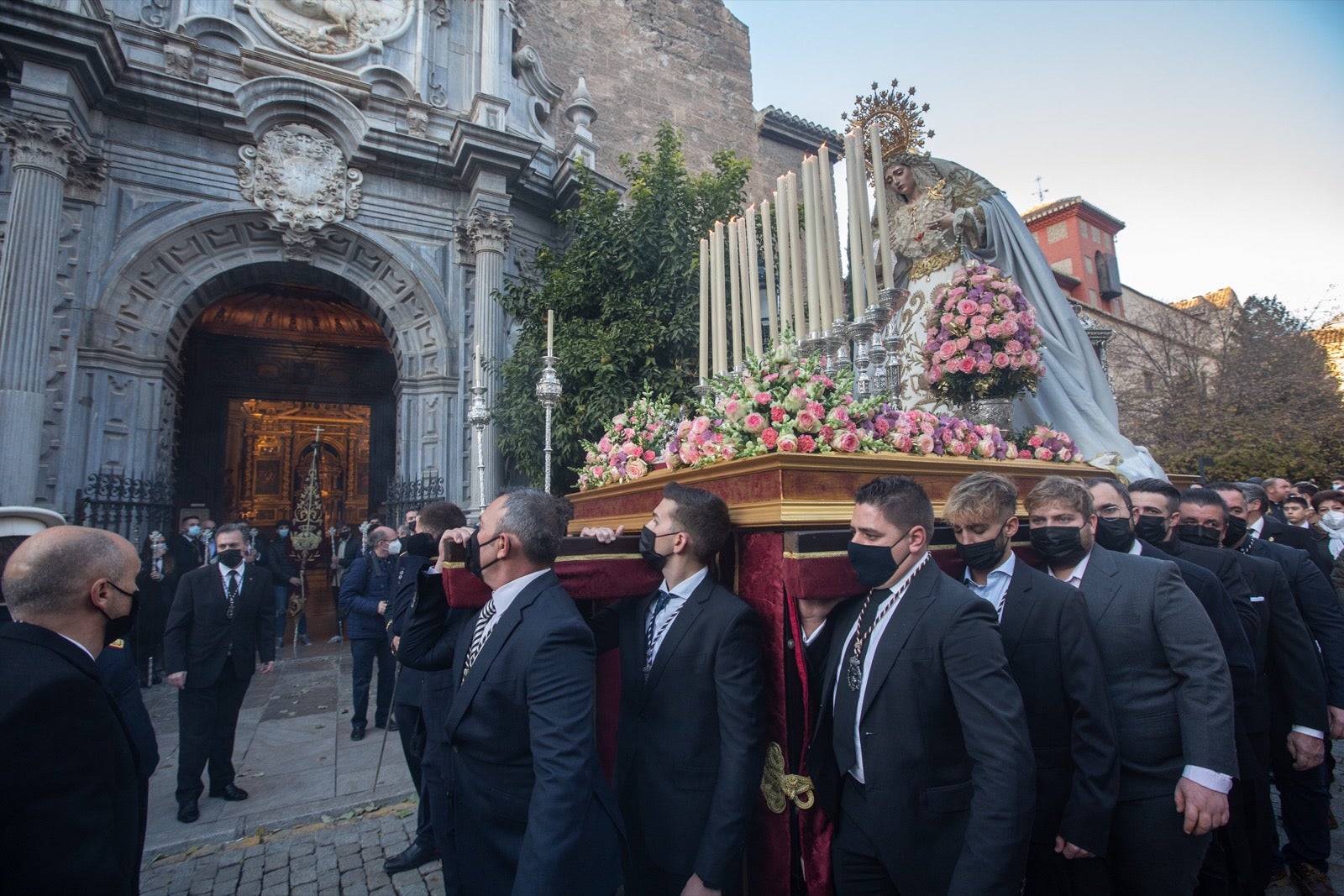 Fotos: Salida extraordinaria de la Virgen de la Encarnación de Granada