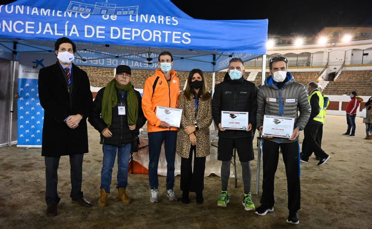 El atleta 'Aouita', en el centro, impulsor del reto solidario.