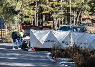 Imagen secundaria 1 - El homicidio de 'El Nata' el 12 de mayo de 2014 abrió un antes y un después. Cadáver de un narco en la Sierra de Huétor. Imagen de uno de los autores de los disparos en el 'vuelco' de Láchar del 26 de septiembre.