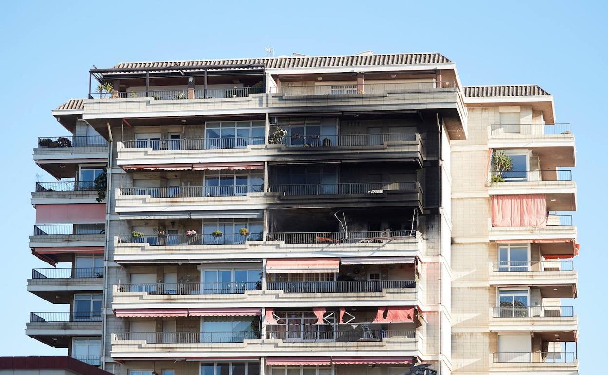 Piso de Vilassar de Mar (Barcelona) donde murieron dos mujeres víctimas de un incendio.