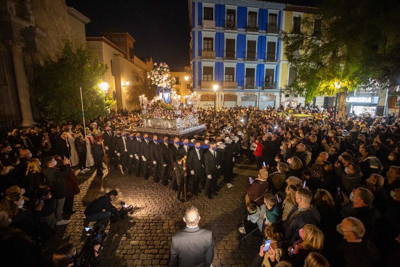 Gójar sale a la calle para procesionar a la Divina Pastora.