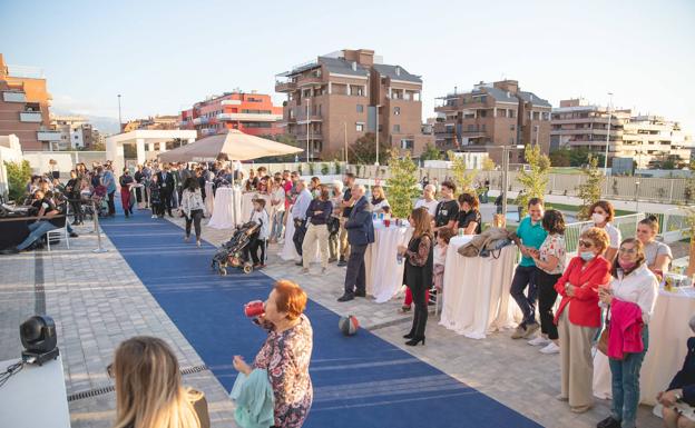 Acto de entrega de las nuevas viviendas de Aedas en Albayda.