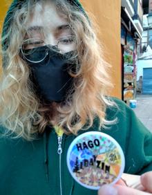 Imagen secundaria 2 - Vecinos del Albaicín y estudiantes americanos se unen contra los grafitis del barrio