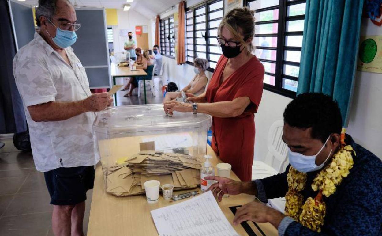 Votación del referéndum de Nueva Caledonia. 