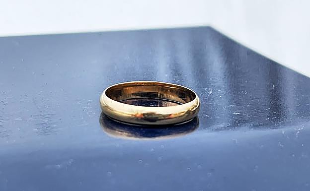 La Policía pide ayuda para encontrar al dueño de una alianza perdida en Granada