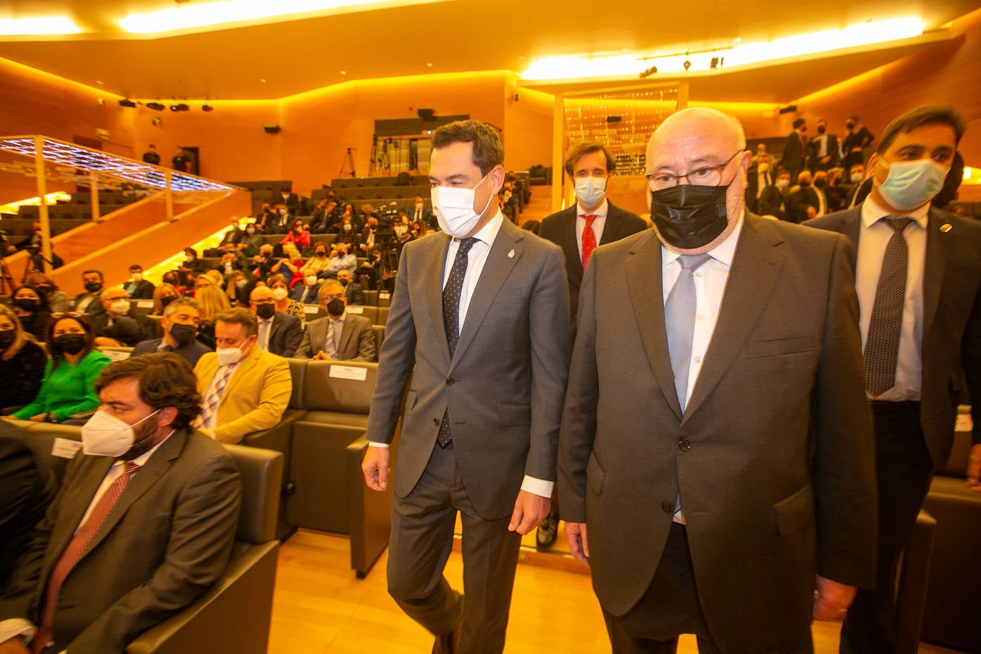 Homenajeados, autoridades e invitados en la gala de entrega de los Premios Ideales 2021.