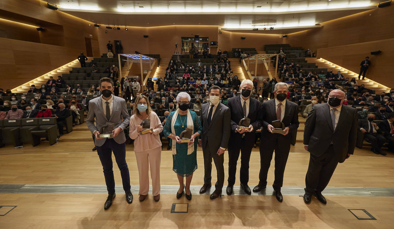 Homenajeados, autoridades e invitados en la gala de entrega de los Premios Ideales 2021.