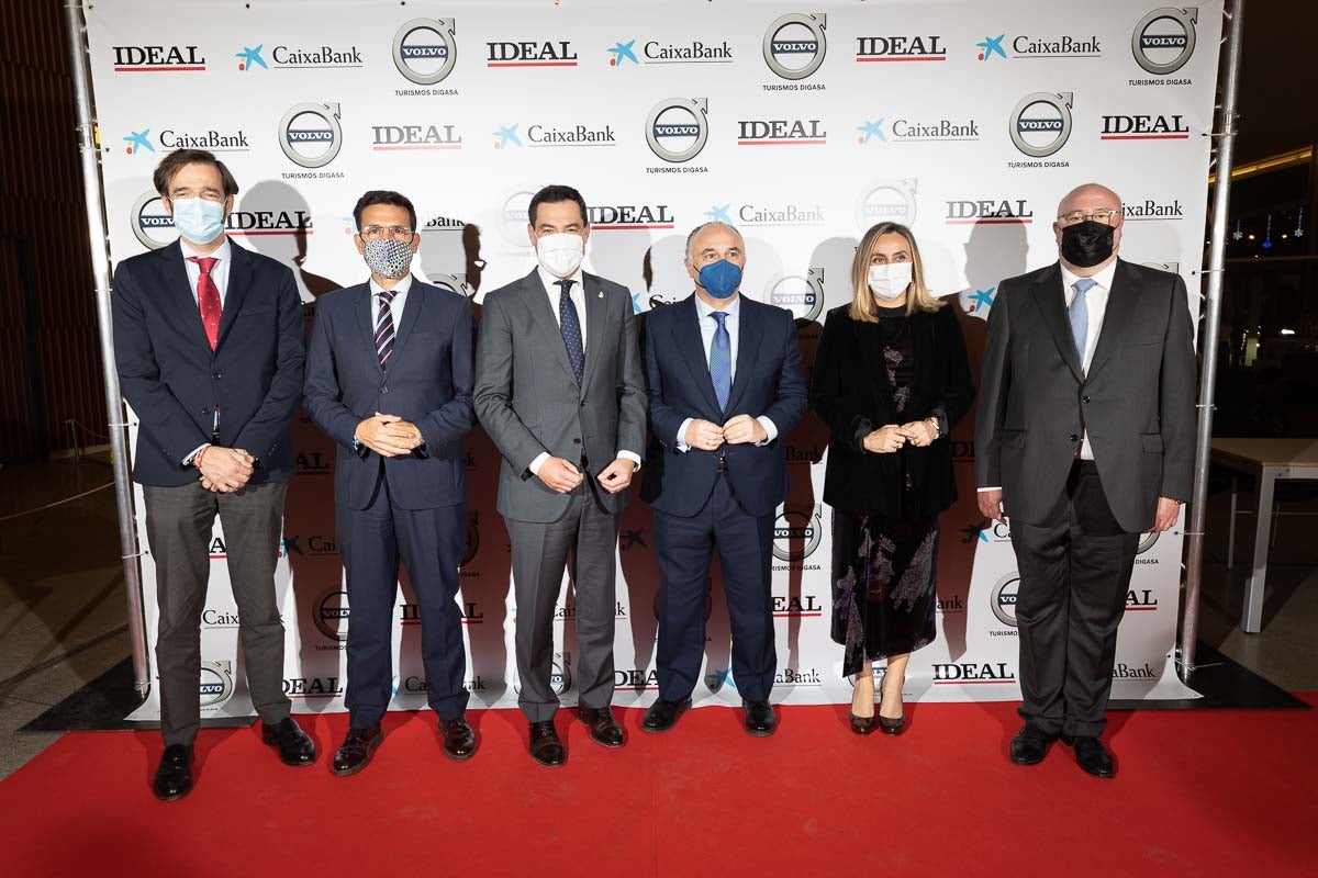 Homenajeados, autoridades e invitados en la gala de entrega de los Premios Ideales 2021.