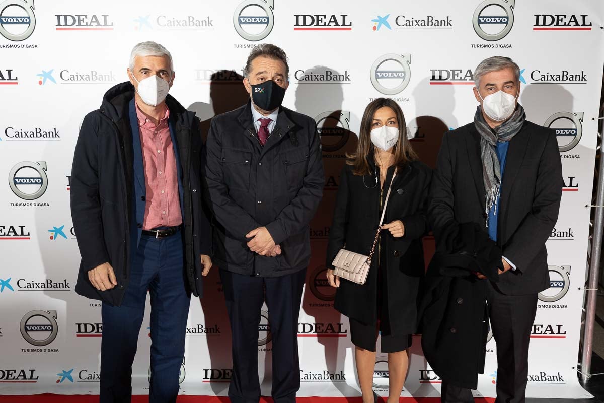 Homenajeados, autoridades e invitados en la gala de entrega de los Premios Ideales 2021.