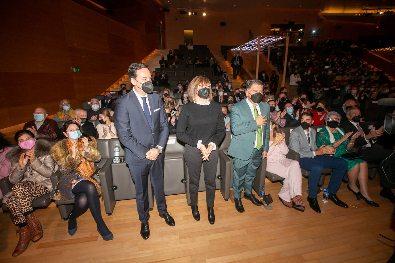 Homenajeados, autoridades e invitados en la gala de entrega de los Premios Ideales 2021.