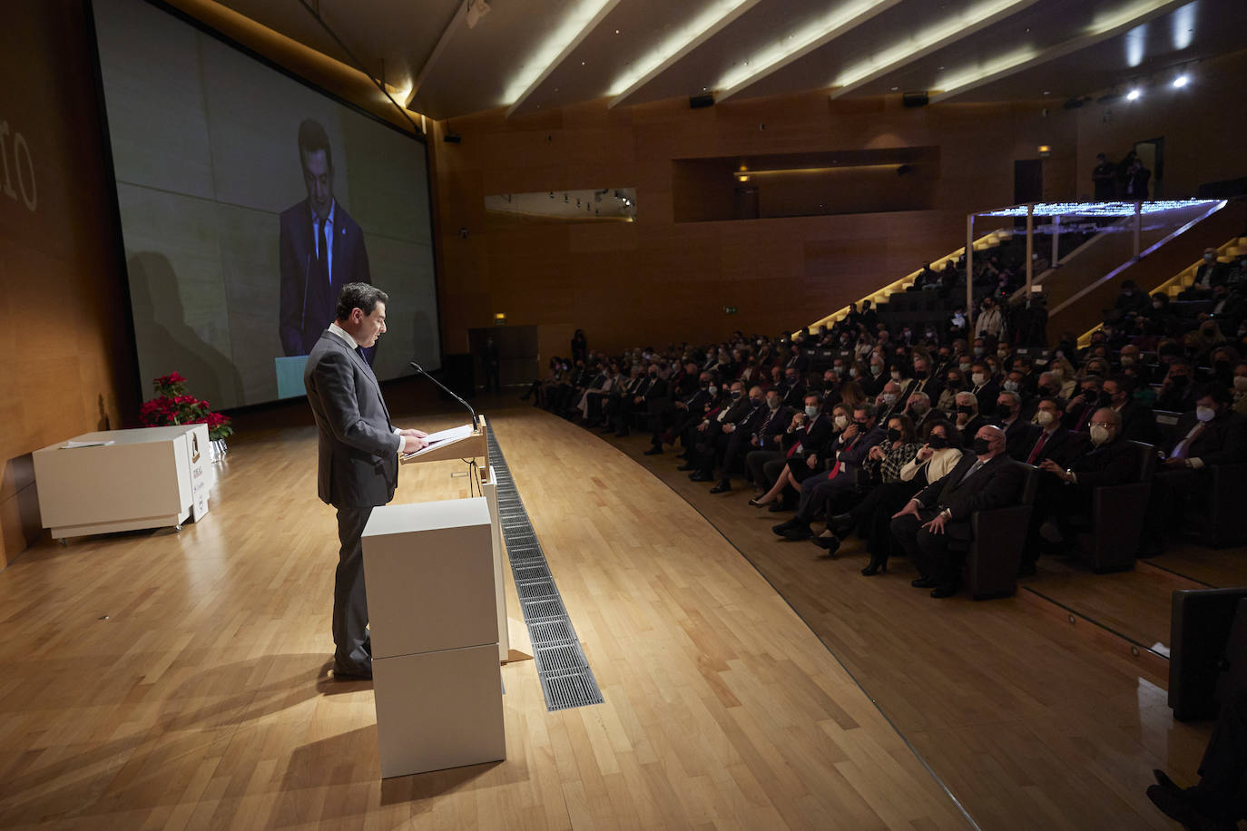 El presidente de la Junta de Andalucía, Juanma Moreno, presidió el acto de entrega de los Premios Ideales 2021.