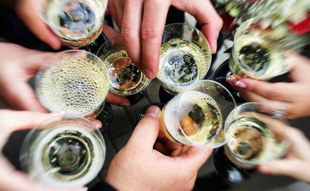 Las claves para elegir el mejor cava para Navidad, según la OCU