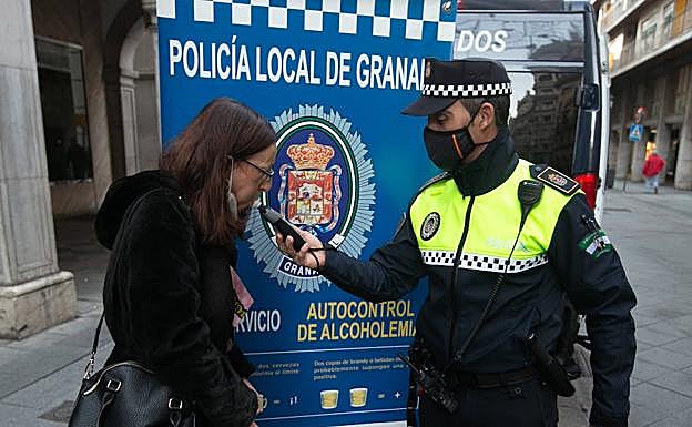Los granadinos se someten ya a controles voluntarios de alcohol