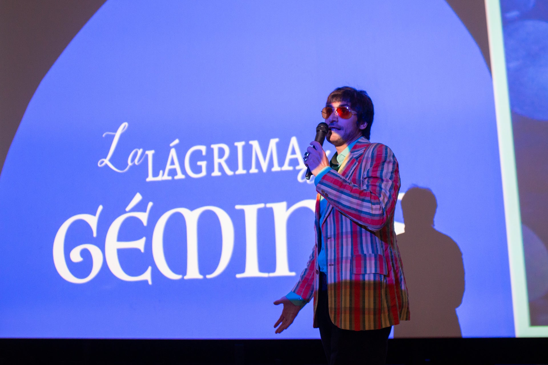 EL director de cine Juanfran López, segundo por la izquierda, junto a uno de los actores y los miembros de Pelomono, autores de parte de la BSO. 