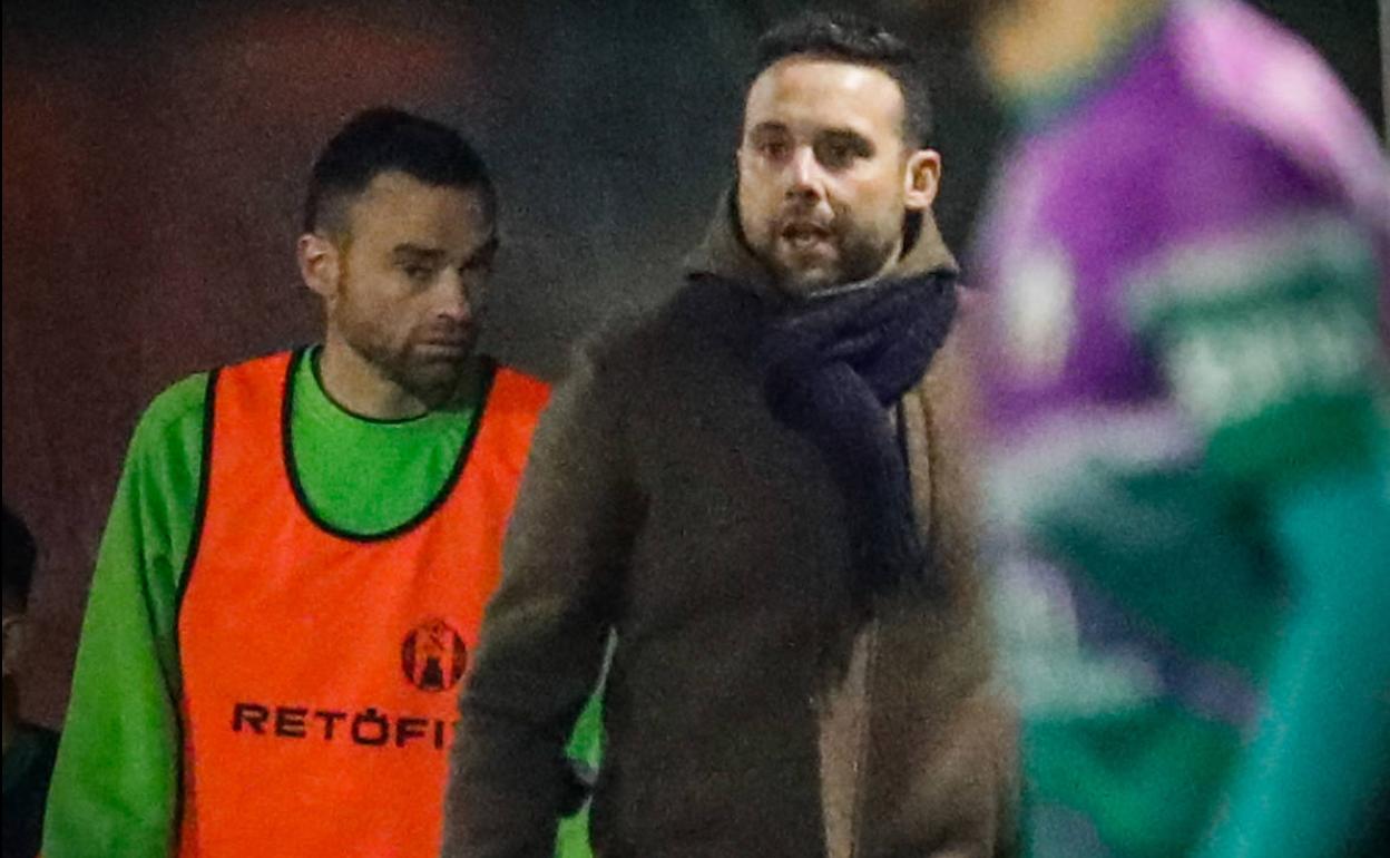 Pedro Bolaños, entrenador del Atlético Mancha Real, en el partido. 