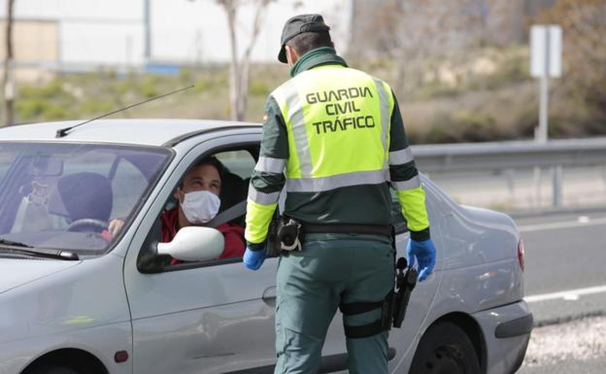 La Guardia Civil solicita testigos de un accidente ocurrido este viernes en la rotonda de Maracena