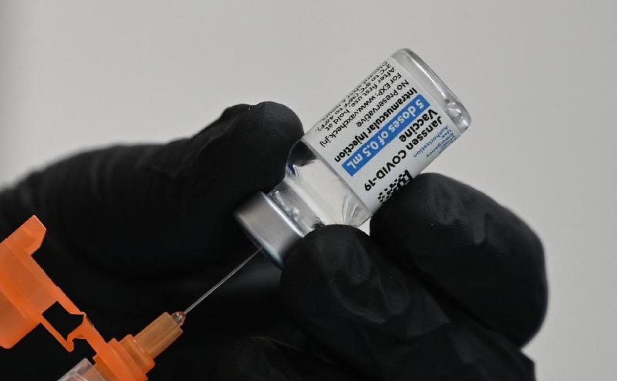 La tercera dosis de Moderna multiplica los anticuerpos contra ómicron por 37