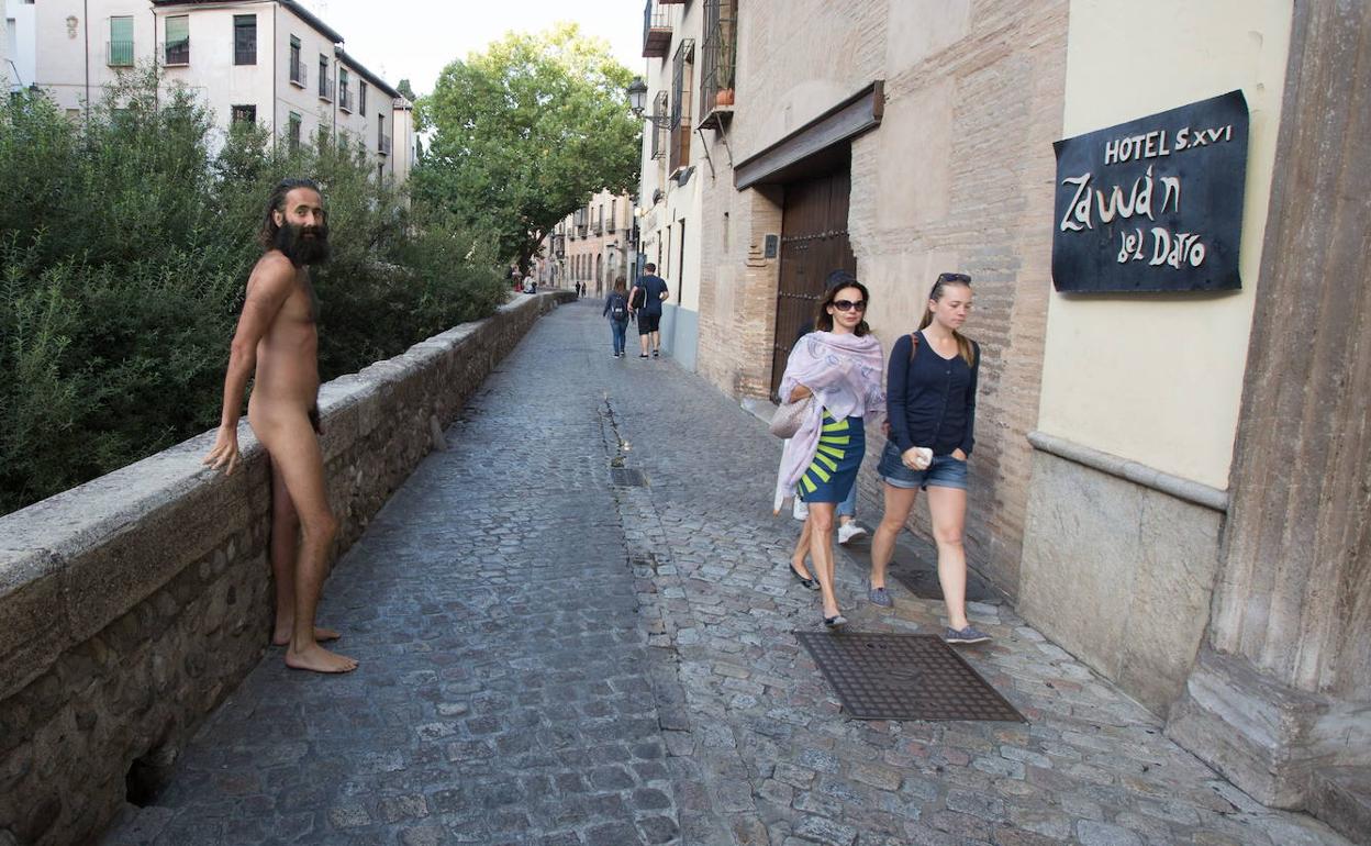 El hombre desnudo' ingresa en la cárcel de Granada | Ideal