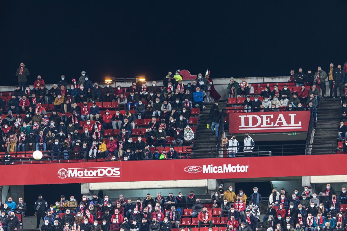 Fotos: Encuéntrate en la grada del Granada-Atlético de Madrid