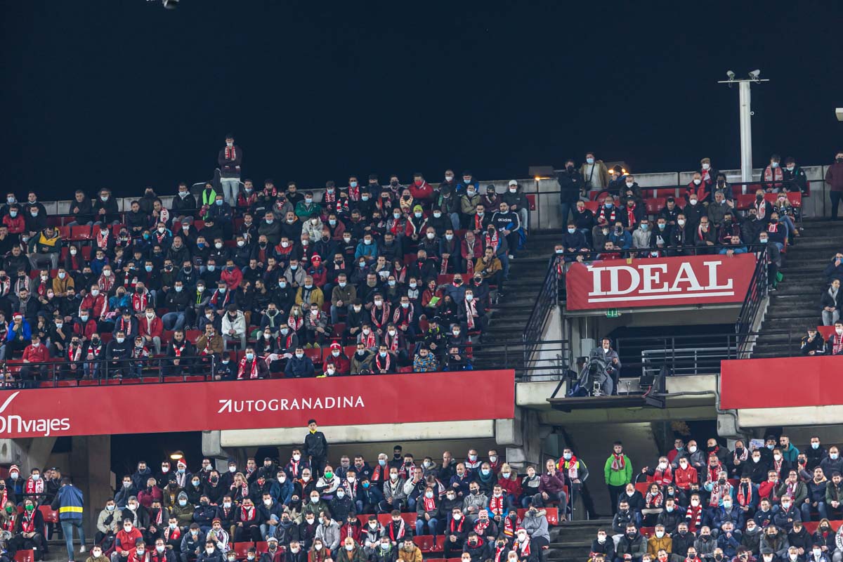 Fotos: Encuéntrate en la grada del Granada-Atlético de Madrid