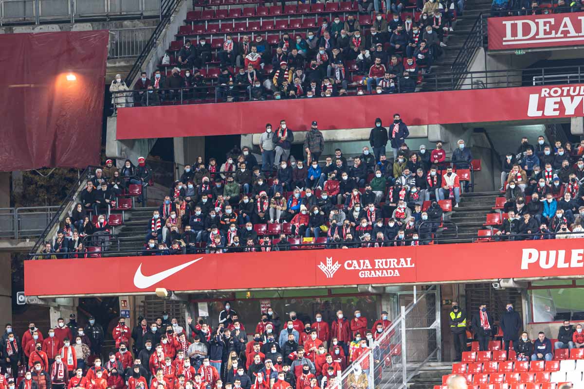 Fotos: Encuéntrate en la grada del Granada-Atlético de Madrid