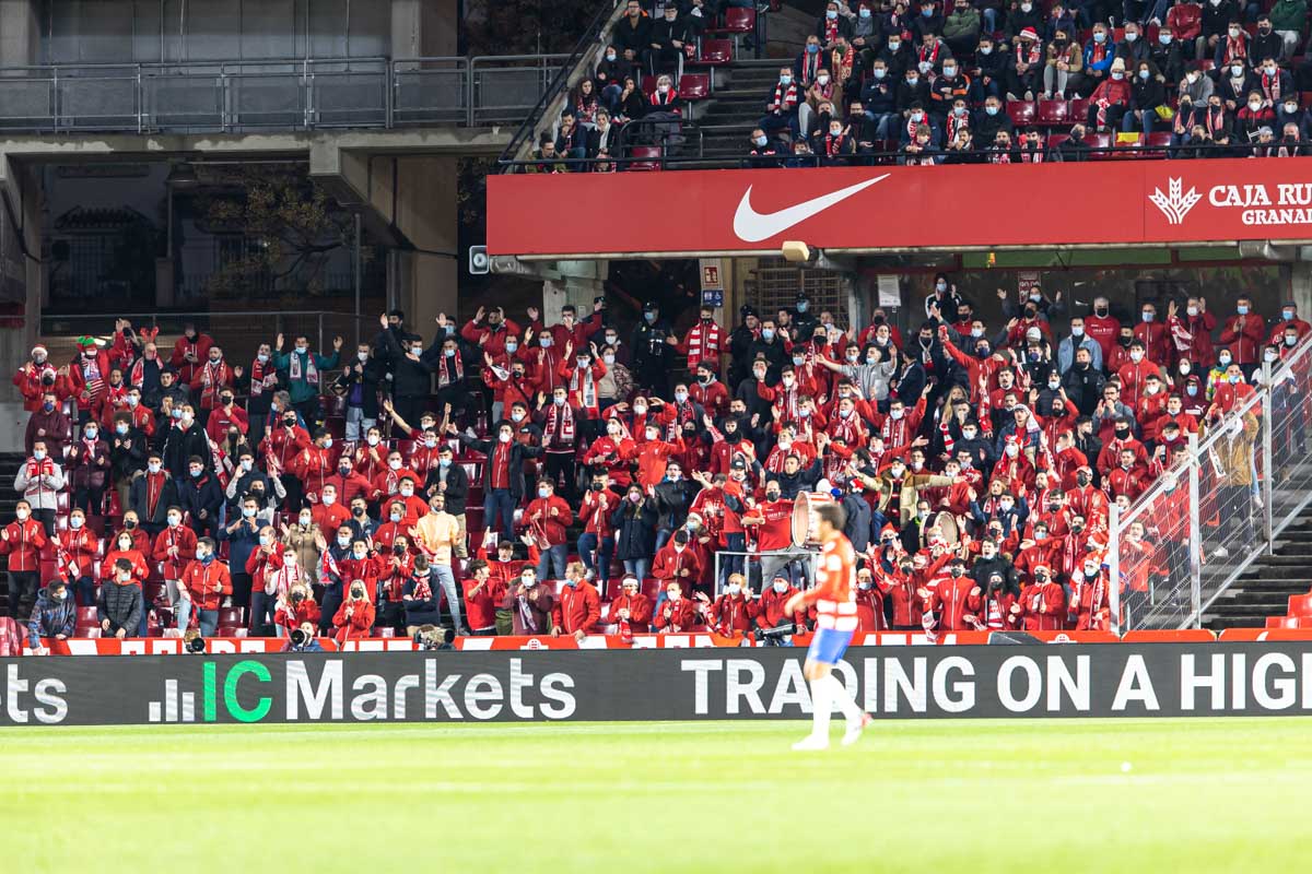 Fotos: Encuéntrate en la grada del Granada-Atlético de Madrid