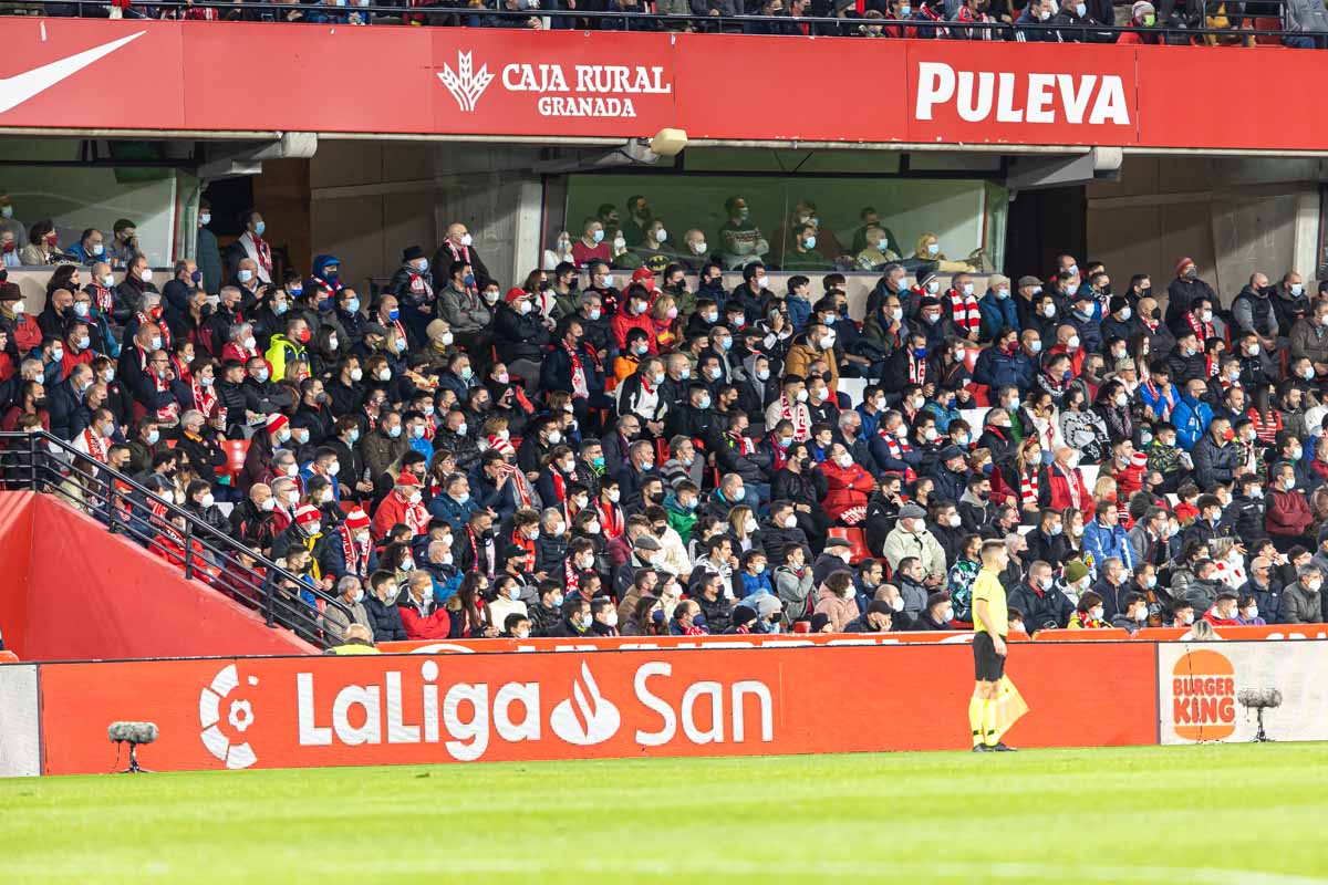Fotos: Encuéntrate en la grada del Granada-Atlético de Madrid