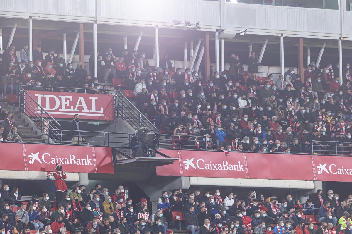 Fotos: Encuéntrate en la grada del Granada-Atlético de Madrid